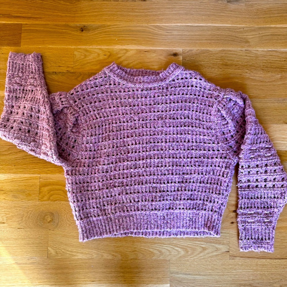 Knit sweater. Pink/purple. Size medium